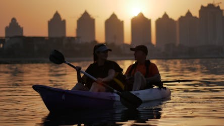 La perla en kayak con experiencia de remo de pie en Qatar